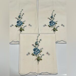 Vintage Embroidered Blue Folk Art Flowers Floral Tea Towel Finished Edge READ